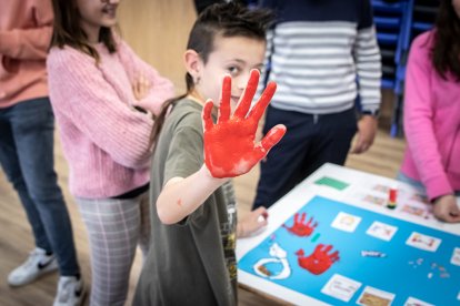 Mañana de juegos e integración en la entrega del cofre solidario de Infantes de Lara a Aspace Soria. GONZALO MONTESEGURO