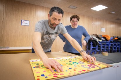 Mañana de juegos e integración en la entrega del cofre solidario de Infantes de Lara a Aspace Soria. GONZALO MONTESEGURO