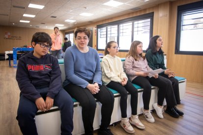 Mañana de juegos e integración en la entrega del cofre solidario de Infantes de Lara a Aspace Soria. GONZALO MONTESEGURO