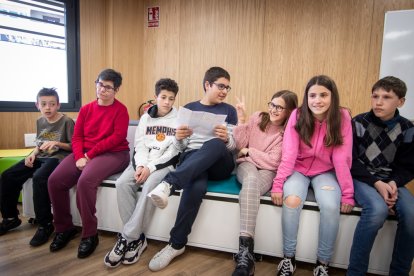 Mañana de juegos e integración en la entrega del cofre solidario de Infantes de Lara a Aspace Soria. GONZALO MONTESEGURO