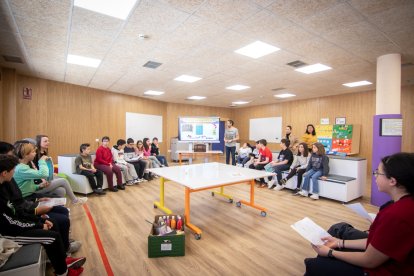 Mañana de juegos e integración en la entrega del cofre solidario de Infantes de Lara a Aspace Soria. GONZALO MONTESEGURO