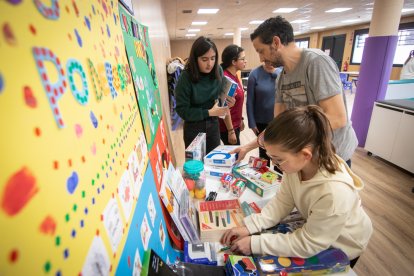Mañana de juegos e integración en la entrega del cofre solidario de Infantes de Lara a Aspace Soria. GONZALO MONTESEGURO