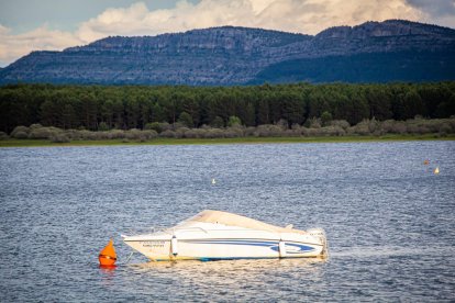 Le piano du lac en el pantano de la Cuerda del Pozo. - MARIO TEJEDOR