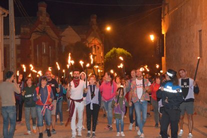 Encendido de antorchas para despedir las fiestas de Almazán. SATUR LAFUENTE (22)_04