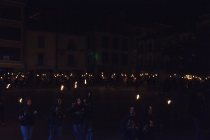 Encendido de antorchas para despedir las fiestas de Almazán. SATUR LAFUENTE (30)_04