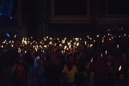 Encendido de antorchas para despedir las fiestas de Almazán. SATUR LAFUENTE (33)_04