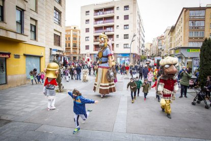 Desfile de gigantes y cabezudos - MARIO TEJEDOR (19)