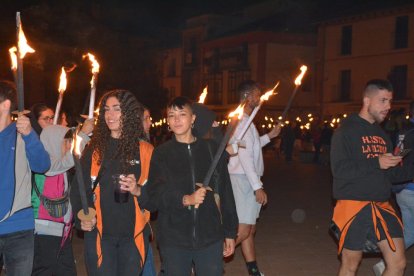 Encendido de antorchas para despedir las fiestas de Almazán. SATUR LAFUENTE (38)_04