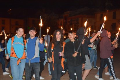 Encendido de antorchas para despedir las fiestas de Almazán. SATUR LAFUENTE (39)_04