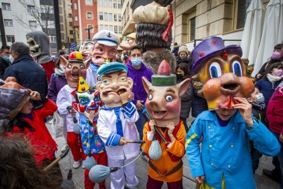 Desfile de gigantes y cabezudos - MARIO TEJEDOR (7)