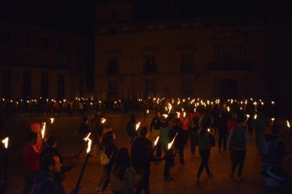 Encendido de antorchas para despedir las fiestas de Almazán. SATUR LAFUENTE (41)_04