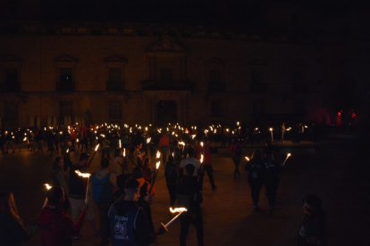 Encendido de antorchas para despedir las fiestas de Almazán. SATUR LAFUENTE (45)_04