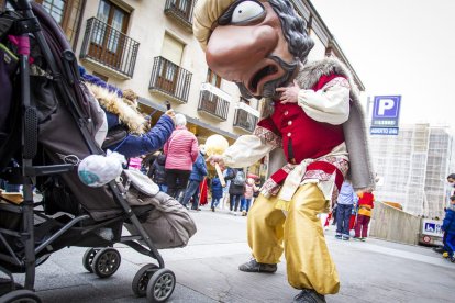 Desfile de gigantes y cabezudos - MARIO TEJEDOR (25)