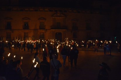 Encendido de antorchas para despedir las fiestas de Almazán. SATUR LAFUENTE (48)_04