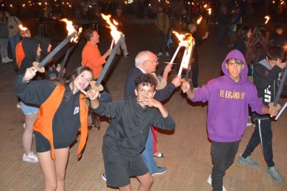 Encendido de antorchas para despedir las fiestas de Almazán. SATUR LAFUENTE (51)_04