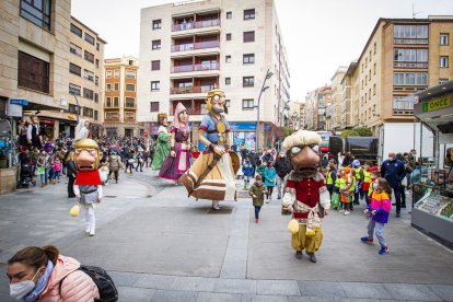 Desfile de gigantes y cabezudos - MARIO TEJEDOR (18)