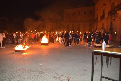 Encendido de antorchas para despedir las fiestas de Almazán. SATUR LAFUENTE (58)_04