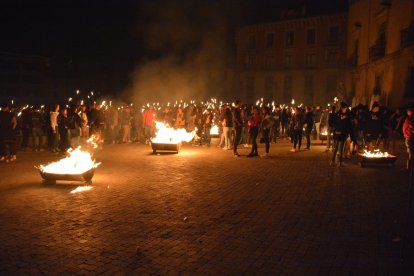 Encendido de antorchas para despedir las fiestas de Almazán. SATUR LAFUENTE (57)_04