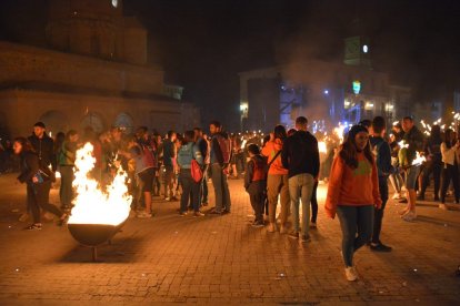 Encendido de antorchas para despedir las fiestas de Almazán. SATUR LAFUENTE (63)_04