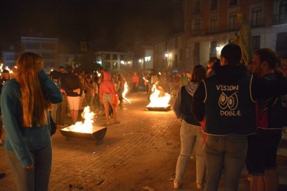 Encendido de antorchas para despedir las fiestas de Almazán. SATUR LAFUENTE (64)_04