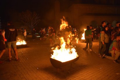 Encendido de antorchas para despedir las fiestas de Almazán. SATUR LAFUENTE (68)_04