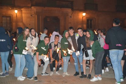Encendido de antorchas para despedir las fiestas de Almazán. SATUR LAFUENTE (75)_04