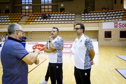 Rio Duero Voley vs Textil Santanderina. MARIO TEJEDOR (1)