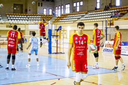Rio Duero Voley vs Textil Santanderina. MARIO TEJEDOR (4)