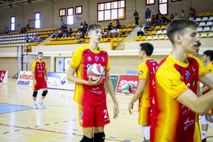 Rio Duero Voley vs Textil Santanderina. MARIO TEJEDOR (5)
