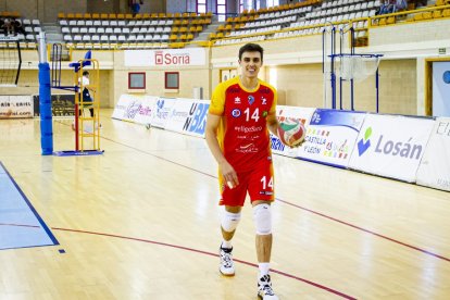 Rio Duero Voley vs Textil Santanderina. MARIO TEJEDOR (8)