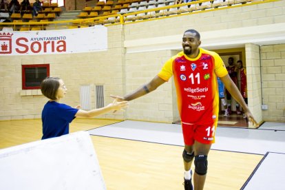 Rio Duero Voley vs Textil Santanderina. MARIO TEJEDOR (20)