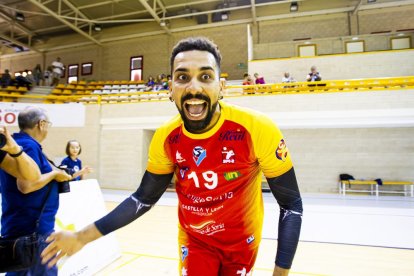 Rio Duero Voley vs Textil Santanderina. MARIO TEJEDOR (26)