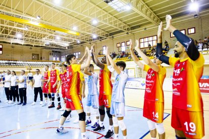 Rio Duero Voley vs Textil Santanderina. MARIO TEJEDOR (30)