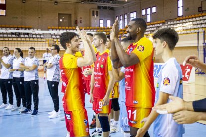 Rio Duero Voley vs Textil Santanderina. MARIO TEJEDOR (36)