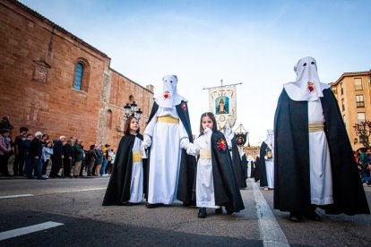 Procesión de la Cofradía del Santo Entierro. MARIO TEJEDOR (8)