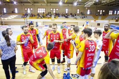 Rio Duero Voley vs Textil Santanderina. MARIO TEJEDOR (43)