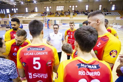 Rio Duero Voley vs Textil Santanderina. MARIO TEJEDOR (44)