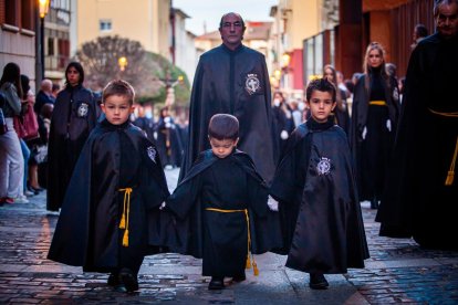 Procesión de la Cofradía del Santo Entierro. MARIO TEJEDOR (16)