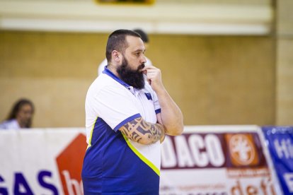 Rio Duero Voley vs Textil Santanderina. MARIO TEJEDOR (48)