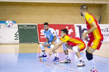 Rio Duero Voley vs Textil Santanderina. MARIO TEJEDOR (49)