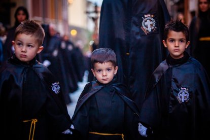 Procesión de la Cofradía del Santo Entierro. MARIO TEJEDOR (19)