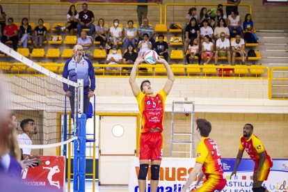 Rio Duero Voley vs Textil Santanderina. MARIO TEJEDOR (50)