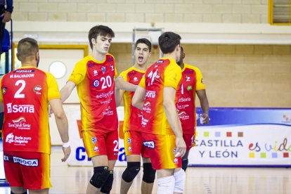 Rio Duero Voley vs Textil Santanderina. MARIO TEJEDOR (51)