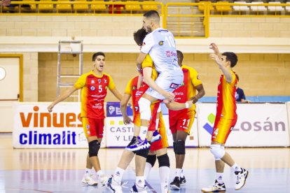 Rio Duero Voley vs Textil Santanderina. MARIO TEJEDOR (53)