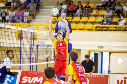 Rio Duero Voley vs Textil Santanderina. MARIO TEJEDOR (55)