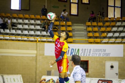 Rio Duero Voley vs Textil Santanderina. MARIO TEJEDOR (58)