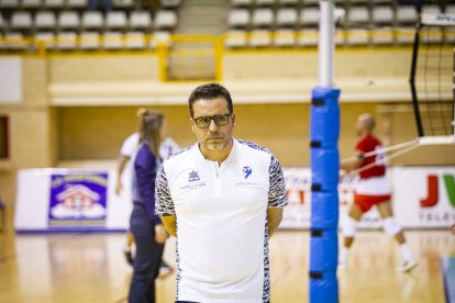 Rio Duero Voley vs Textil Santanderina. MARIO TEJEDOR (61)