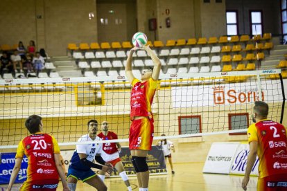 Rio Duero Voley vs Textil Santanderina. MARIO TEJEDOR (63)