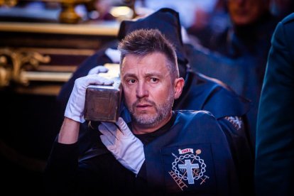 Procesión de la Cofradía del Santo Entierro. MARIO TEJEDOR (39)