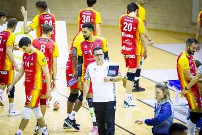 Rio Duero Voley vs Textil Santanderina. MARIO TEJEDOR (67)